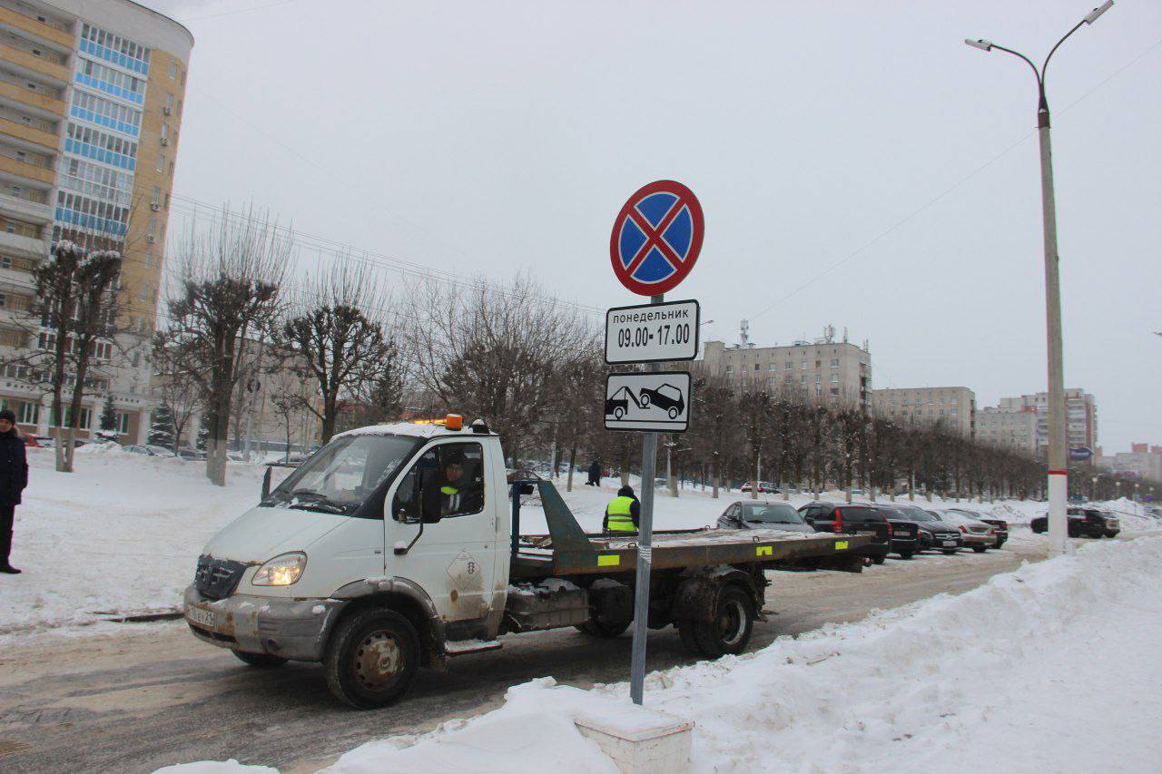 В городе Чебоксары проводится эвакуация автомобилей мешающих уборке снега |  15.01.2024 | Чебоксары - БезФормата